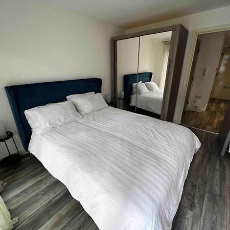 Апартаменты Stylish 1-Bed Flat With Sofa-Bed In Лондон Экстерьер фото